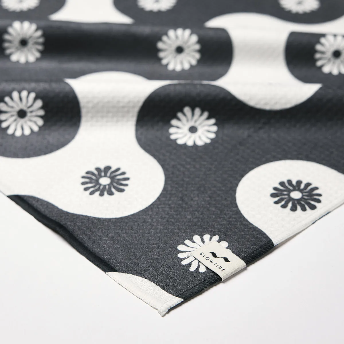 Botanical Waves Quick-Dry Kitchen Towel - Black