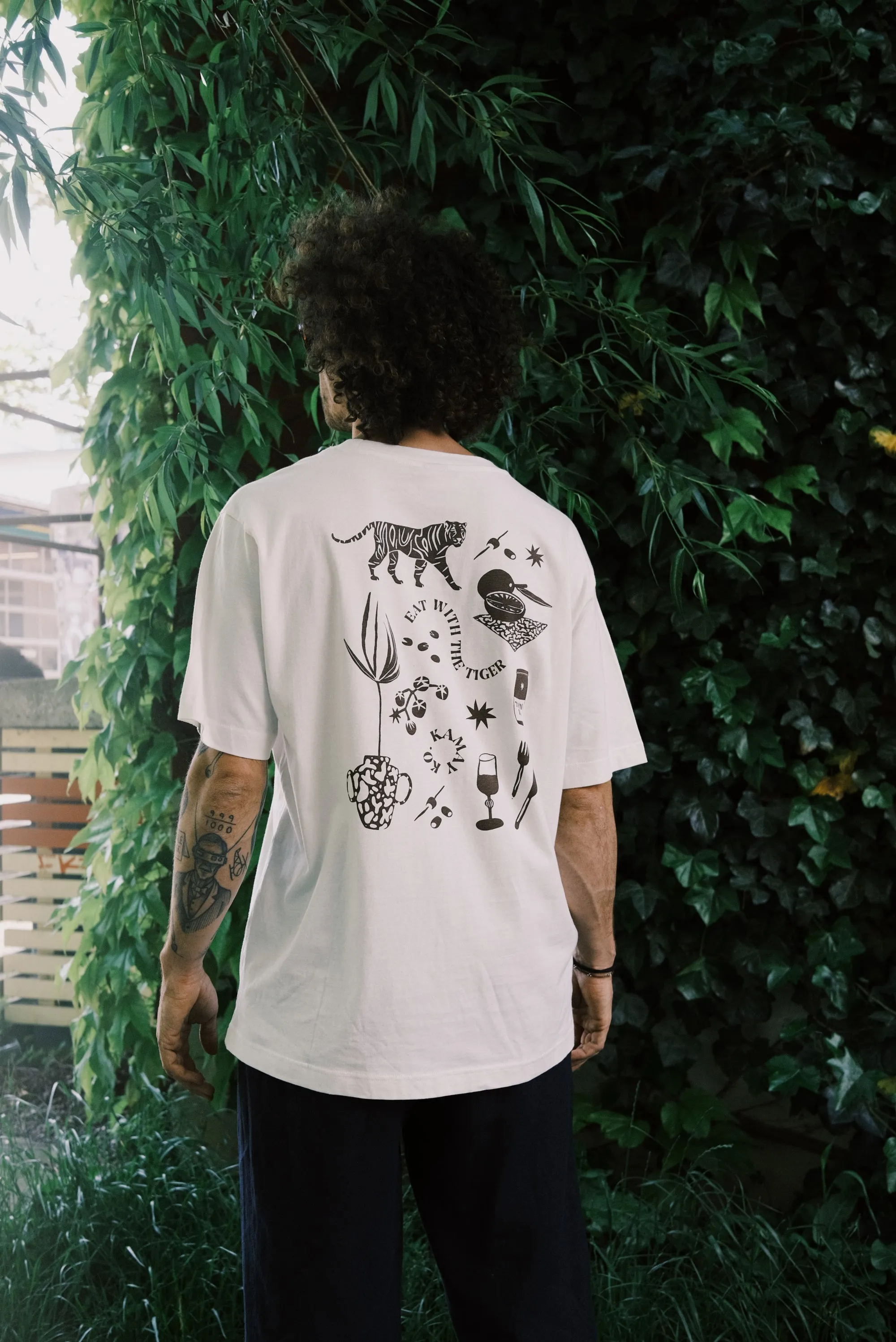 unisex t-shirt - aviv dinner party