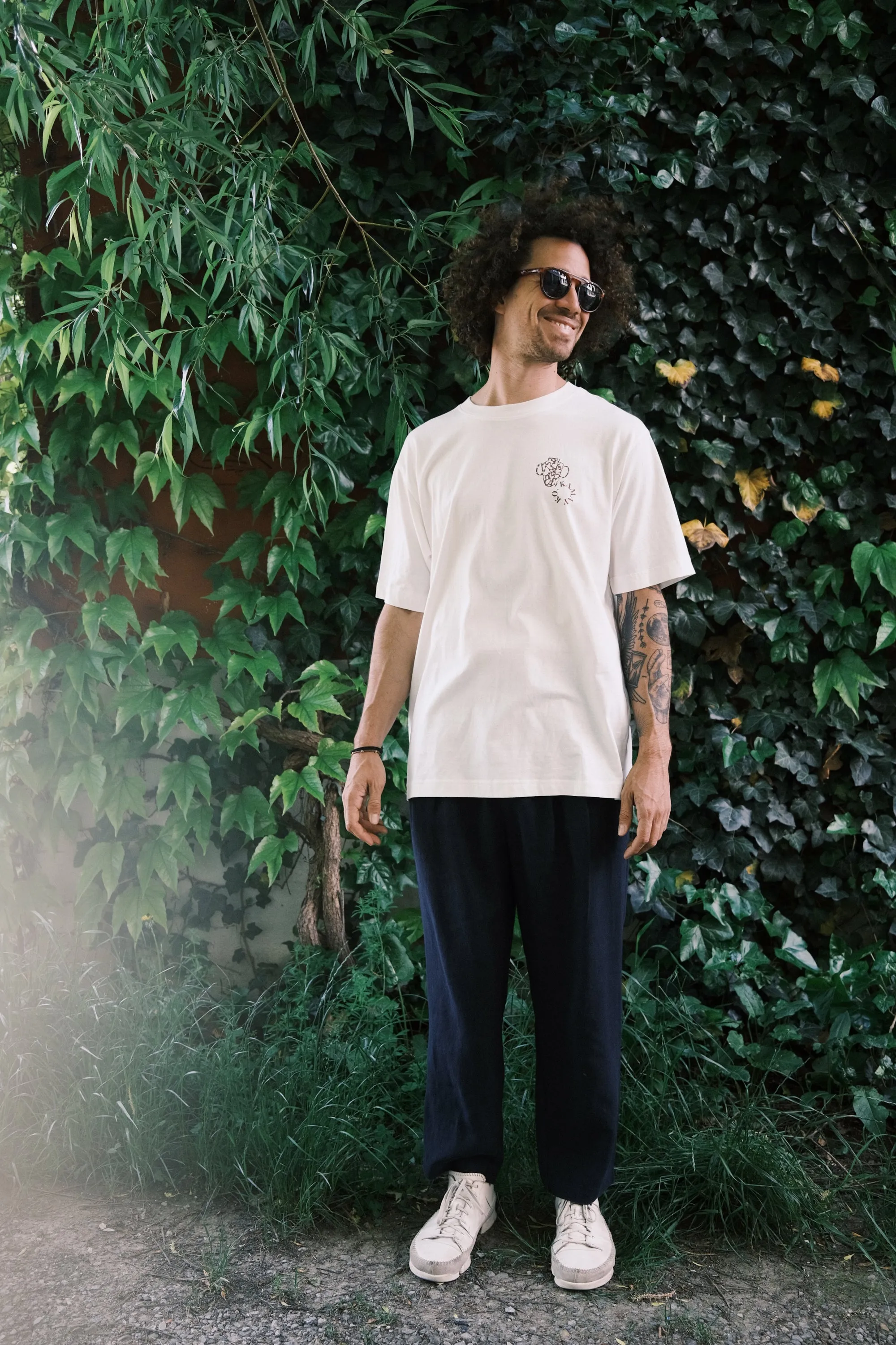 unisex t-shirt - aviv dinner party