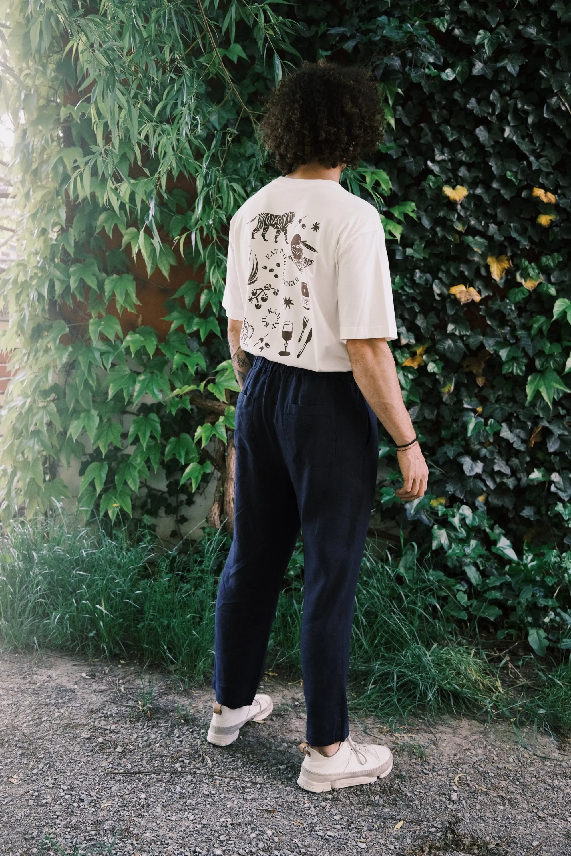 unisex t-shirt - aviv dinner party